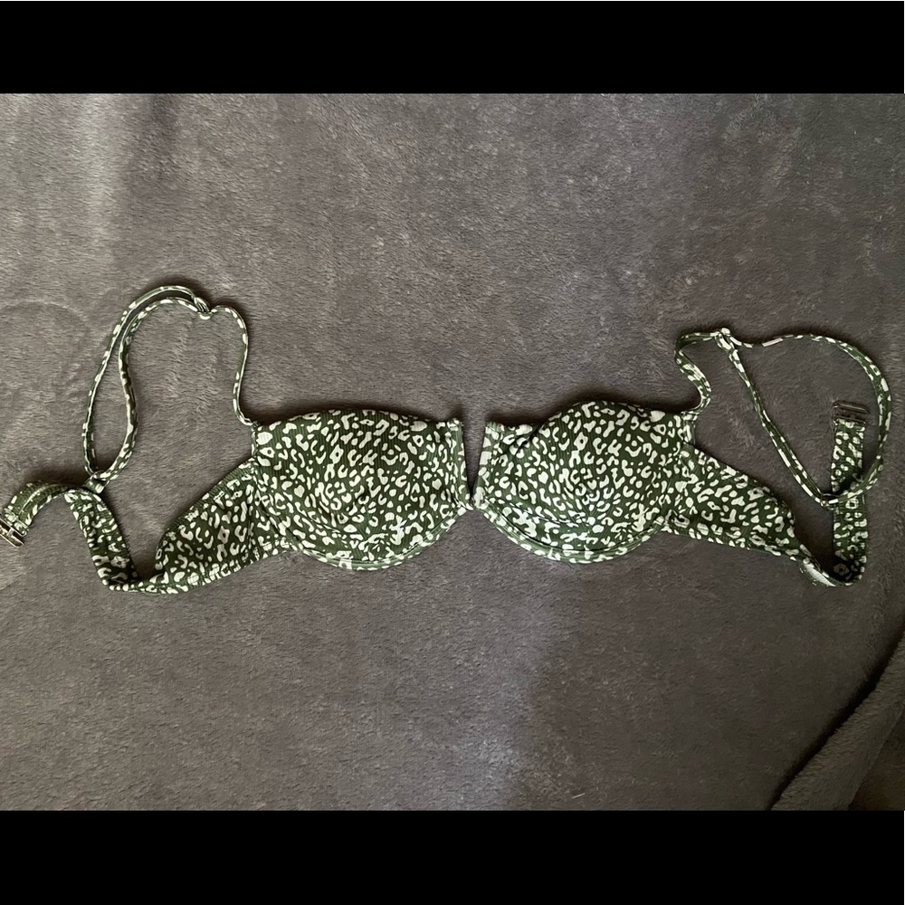 Green leopard print bikini top, Size M, adjustable straps